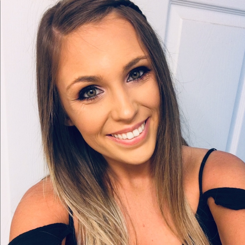 Meet your Posher, Hali